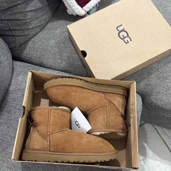 UGG Women’s classic mini II boot - Picture 4 of 11